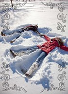in de sneeuw liggen
